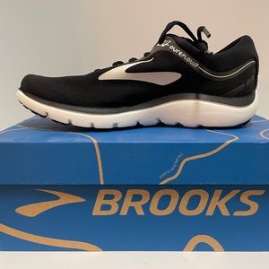 Women’s Brooks PureFlow 7 sneakers